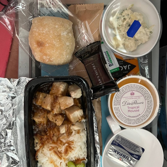 do you get free drinks on tui long haul